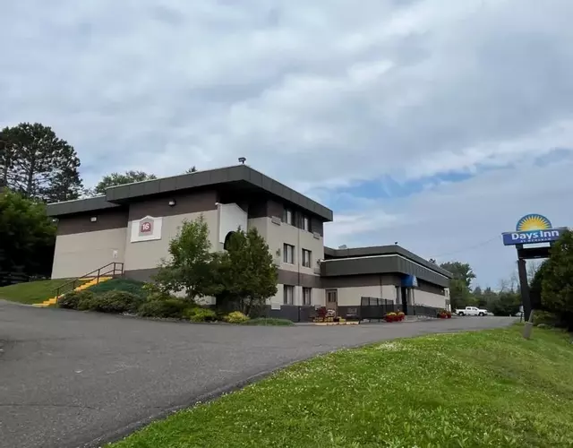 Days Inn by Wyndham Duluth Lakewalk