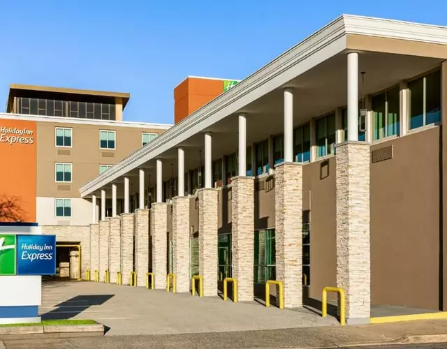 Holiday Inn Express Baltimore at the Stadiums by IHG