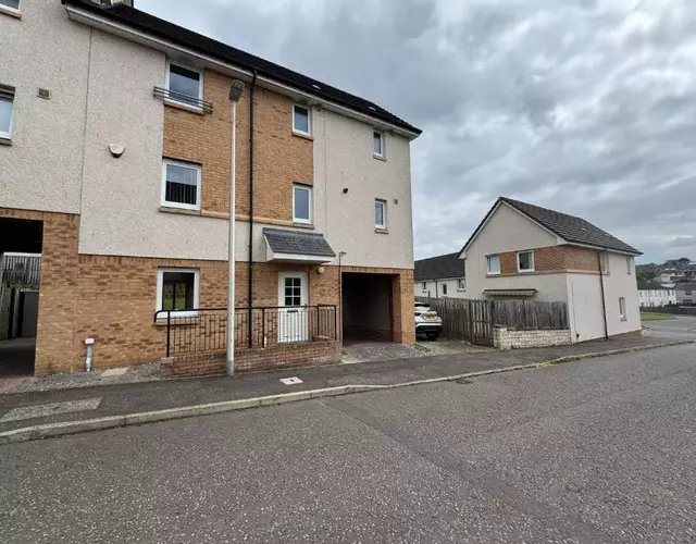 DONALD'S Townhouse - INVOICE and REDUCED PRICE only via ORION SHORT STAYS DUNDEE, 4 Room, 3 bath, Ring Road Access, Fully Equipped, Free Parking - Freshly Renovated