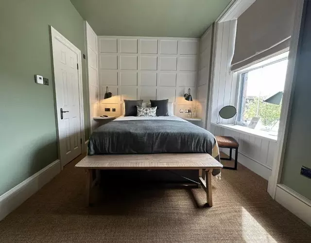 Rooms Above Sugar Boat
