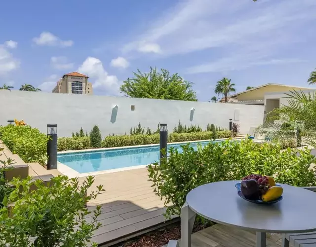 Stylish NEW 1BR w/Pool & Gym ~ Walk to Palm Beach!