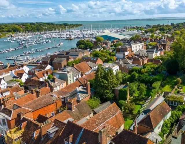 Stunning Luxury Apartment in Central Lymington