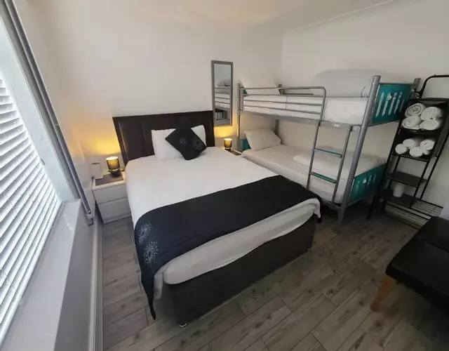 GATWICK ROOMs-TRAVEL SERVICE-AIRPORT PARKING