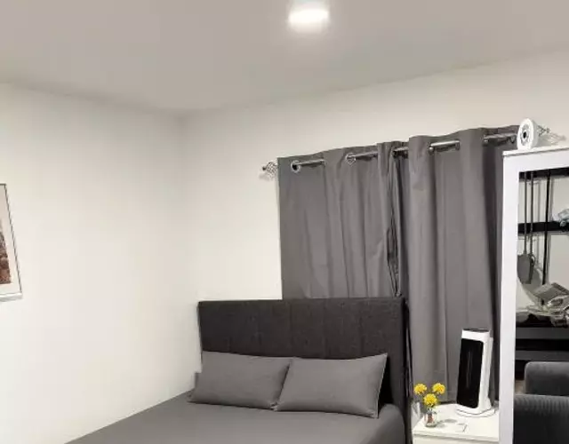 Stylish Modern Gatwick Studio, Free Parking, Free WiFi