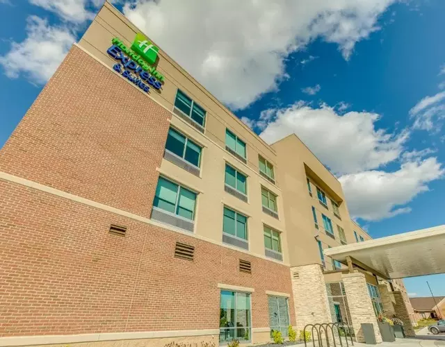 Holiday Inn Express & Suites Okemos - University Area by IHG
