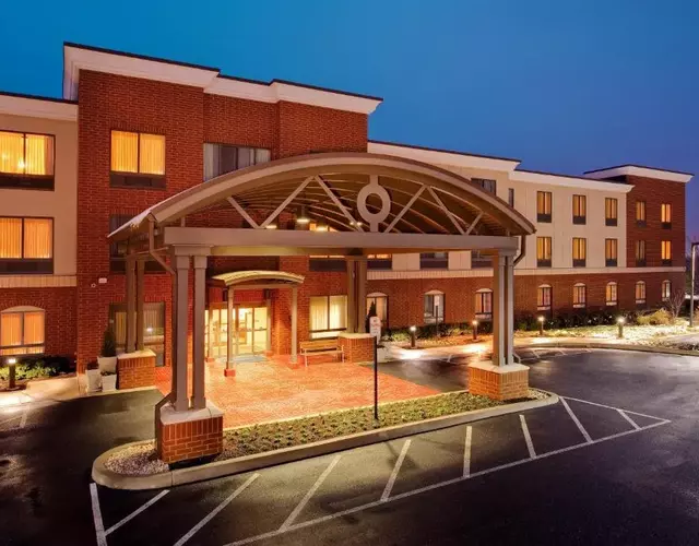 Holiday Inn Express & Suites Bethlehem Arpt-Allentown Area