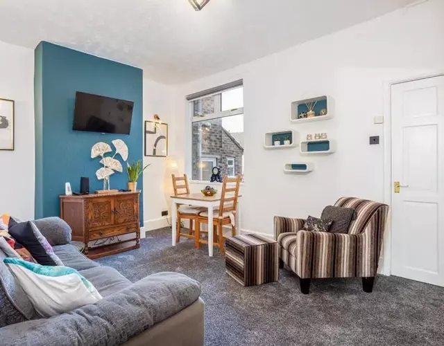 3 Bedrooms & 2 Showers - Home From Home