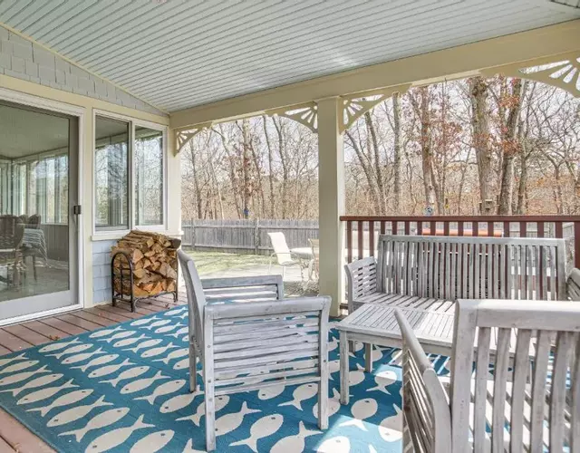 4 Mi to Inkwell Beach Home in Oak Bluffs!