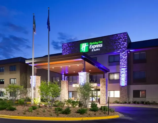 Holiday Inn Express & Suites Minneapolis - West End by IHG
