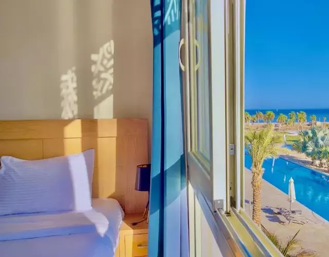 Ollystays Mangroovy Seaview 2BR Beach and Pool Free access