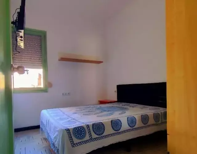 Habitacion Cama grande piso compartido 150x190 smart TV wifi baño compartido