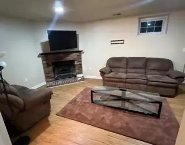 Charming Town home Located in A Quiet Neighborhood