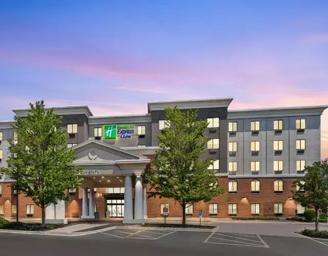 Holiday Inn Express & Suites Chicago West-O'Hare Arpt Area by IHG