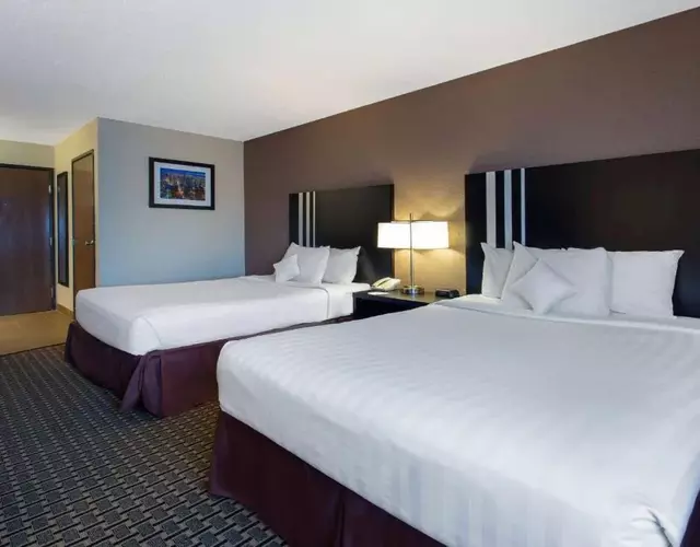 Ramada by Wyndham Glendale Heights/Lombard