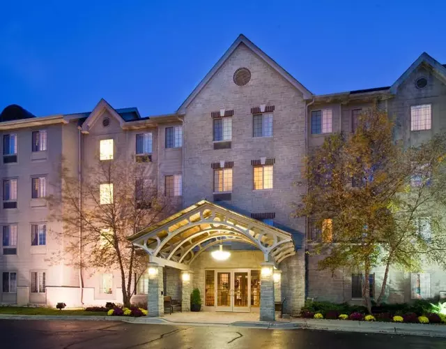 Staybridge Suites Chicago-Oakbrook Terrace by IHG