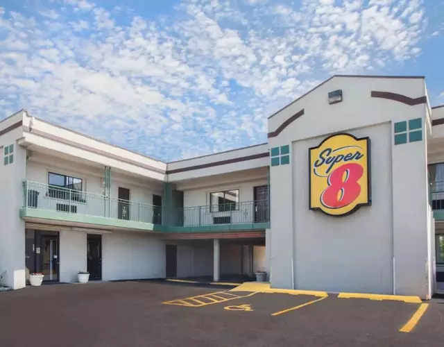 Super 8 by Wyndham Chicago/Rosemont/O'Hare/SE