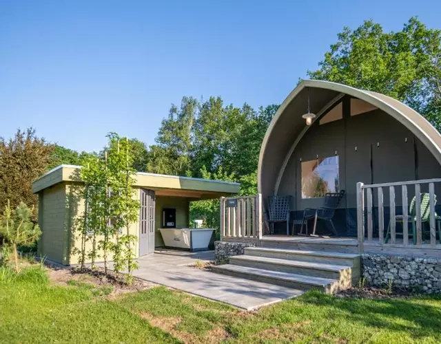 Wellness Tentlodge Patrijs met bad en sauna en privesanitair