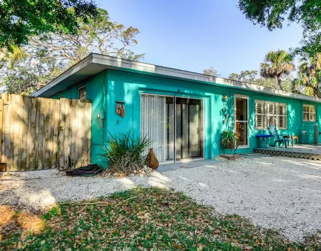 Englewood Bungalow 1 Mi to Beach Pets Welcome!