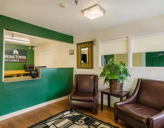 HomeTowne Studios by Red Roof Denver - Glendale/ Cherry Creek