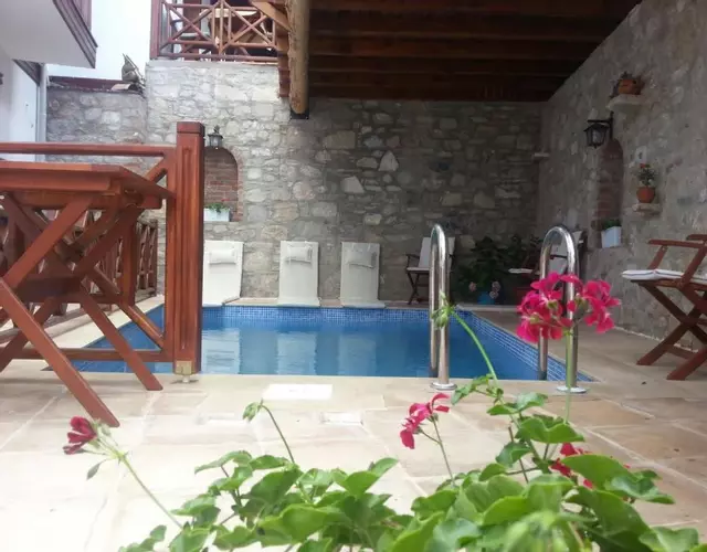 Amazon Petite Palace