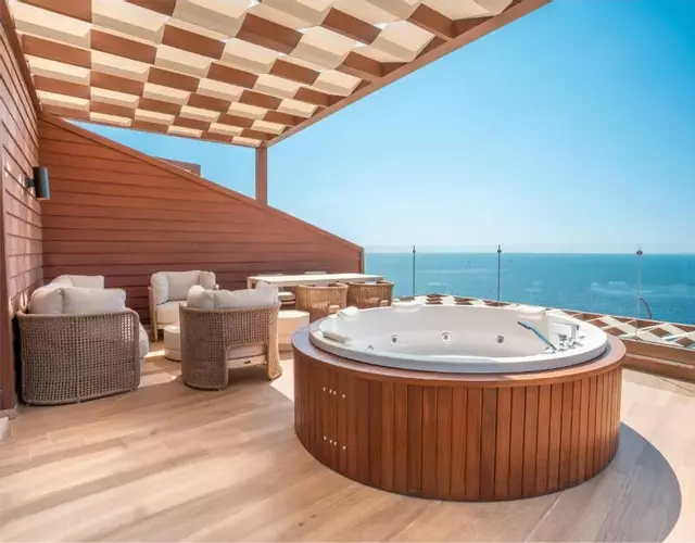 Qlusive Hotel