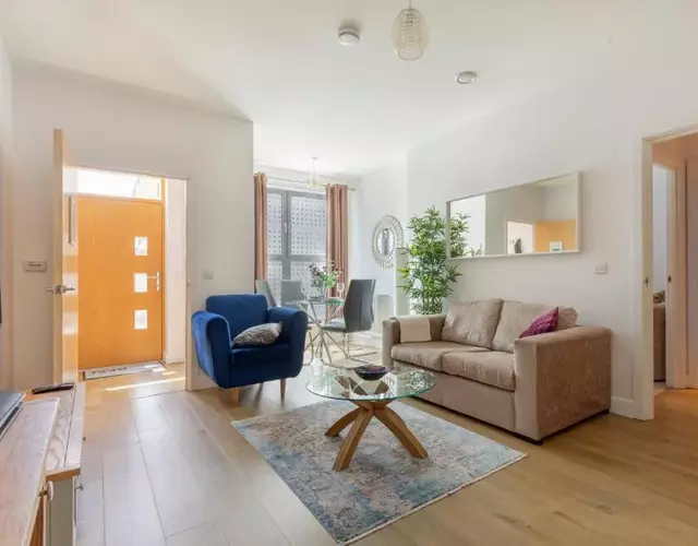 1 Bed Apartment - Redhill Central, Surrey, Gatwick #3