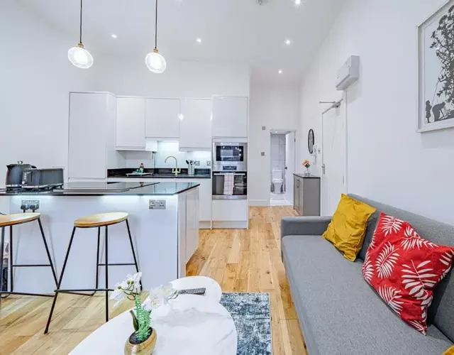 Charming 1BR Prime Location Near Station & Shops