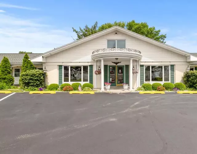 Glass House Inn Erie Near I-90 & I-79