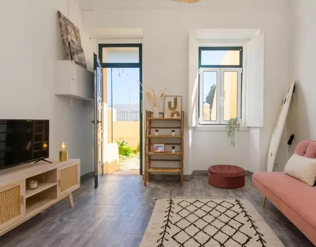 Cozy Apartment with Patio near Carcavelos Beach
