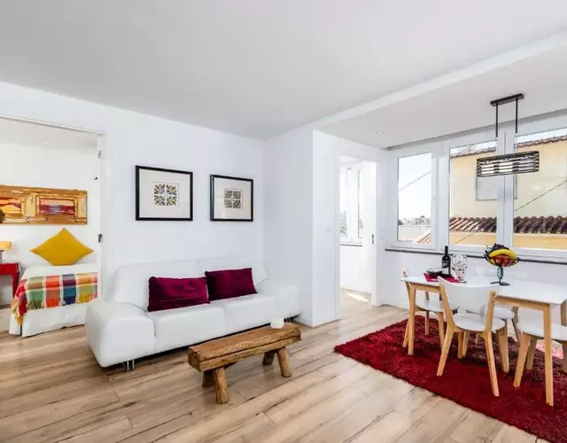 T2 Tiles Apartment Estoril