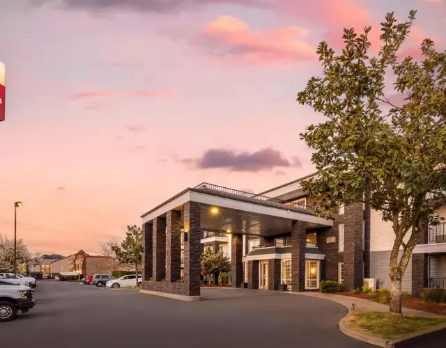 Best Western Plus Grand Manor Inn