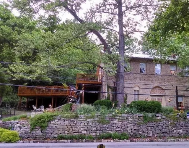 Brownstone Penthouse Suite Patio Walk to Downtown