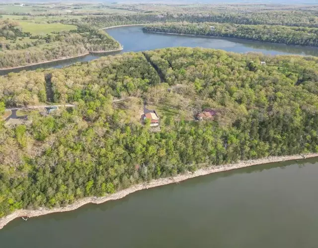 Table Rock Lakefront on 2 Acres with firepit