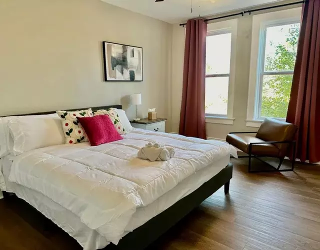 Color Pop Casas - Townhomes near Ford Center