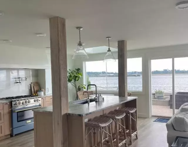 Beachfront Luxury with 4BR and Views