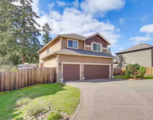 Family-Friendly Home with Patio and Garden in Everett!