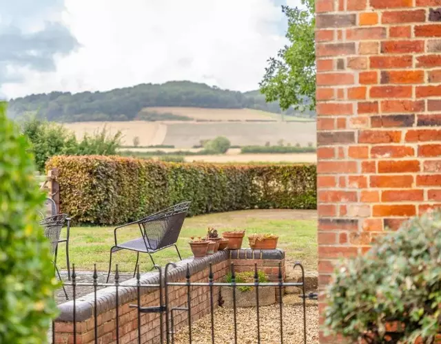 Maple Cottage - Rural Charm & Cotswold Views