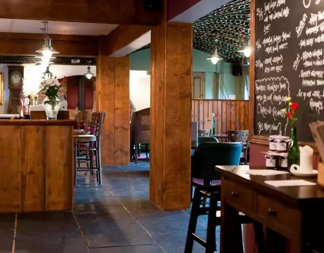 Oak Inn