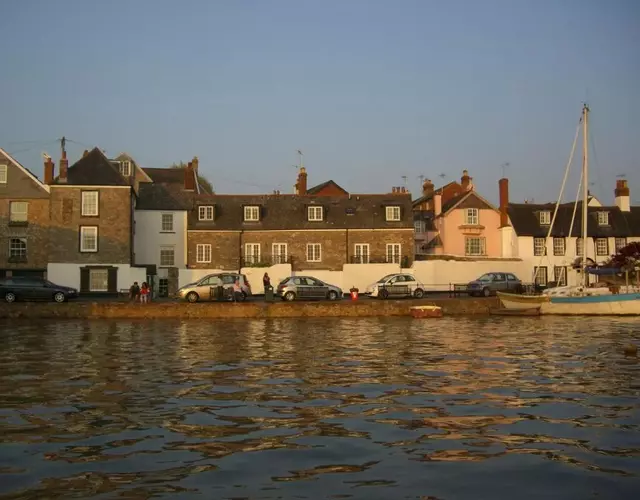 Hannaford's Quay, 11 The Strand