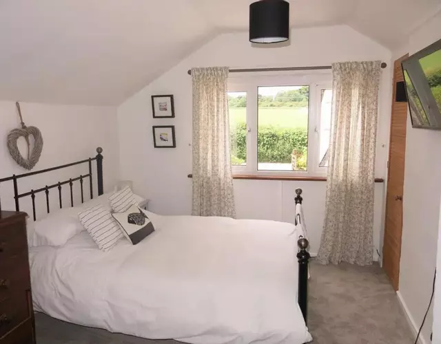 The Garret Studio Apartment,Balcony views & Parking