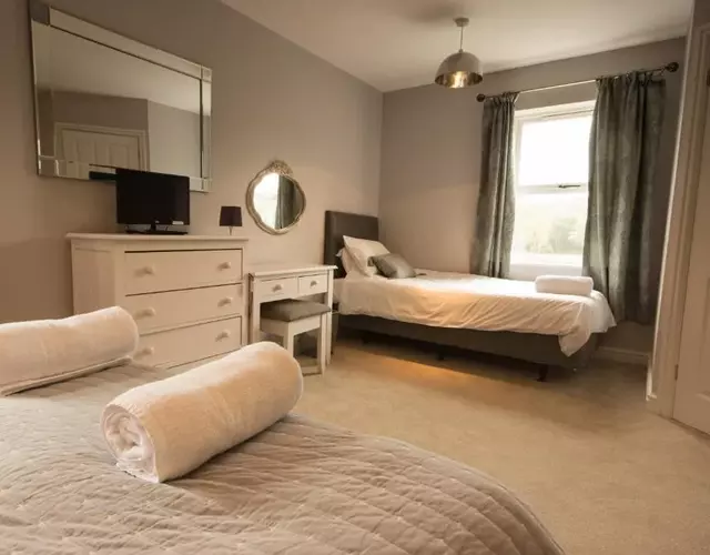 Hardwick Cottage- Darwin Lake Holiday Village