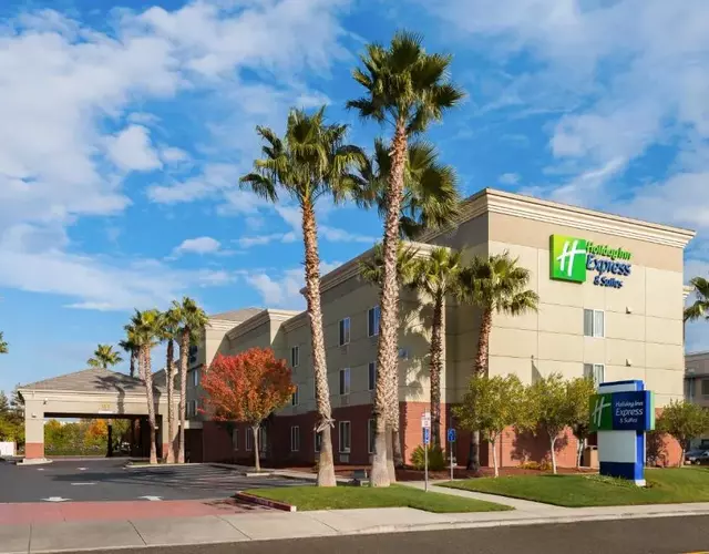 Holiday Inn Express Hotel & Suites Vacaville by IHG