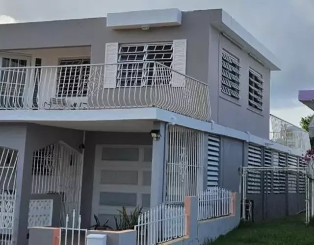Cozy Cute Home 2nd floor pay at the property and we have many method of payments just ask us