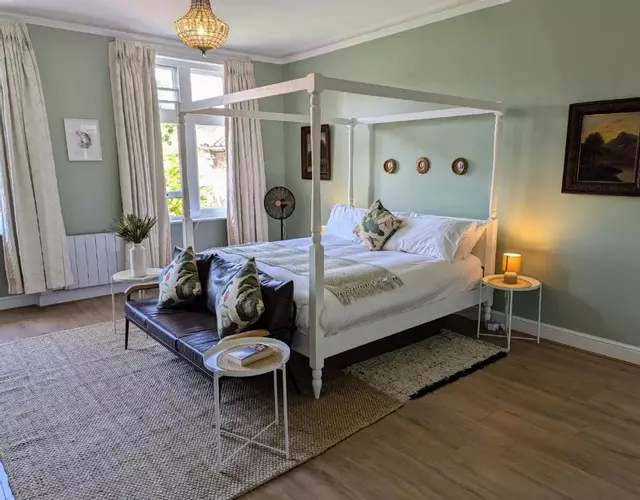 Country house holiday with a tennis court!