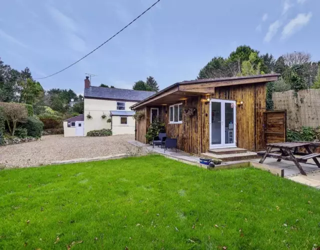 Minimoore Lodge. Perfect for walkers, cyclists and surfers.