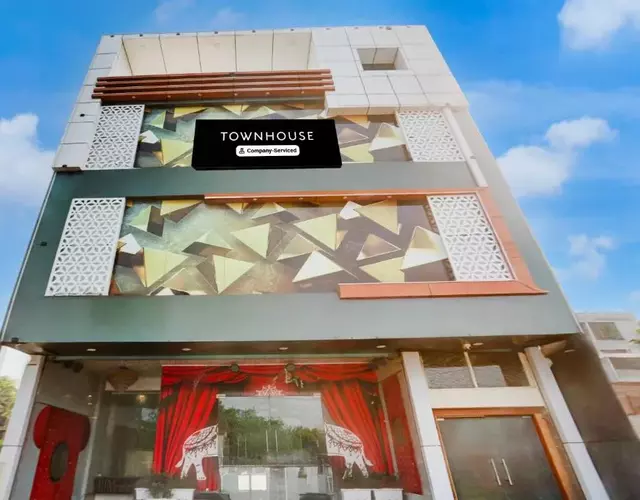 Super Townhouse Faridabad Railway Station Formerly Hotel Royals Paradaise