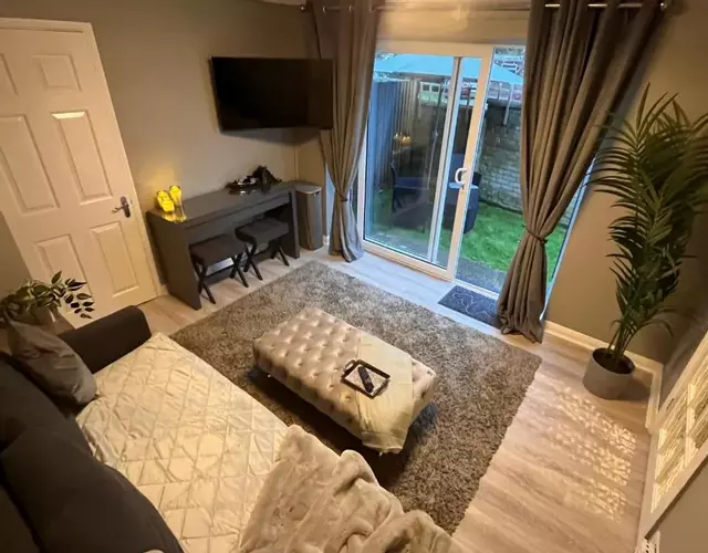 Secluded cosy extension with free parking, sleeps 4