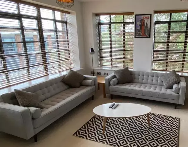 The Aviator Apartment - Farnborough - Allocated Parking, WI-FI & Self Check-in