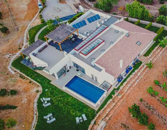 Mercedes Country House