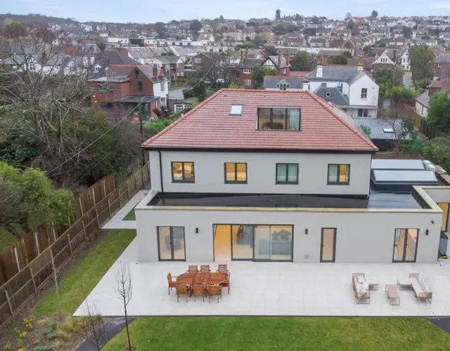 Joy Lane Mansion, Luxe Stay, Poolside Fun & Comfort